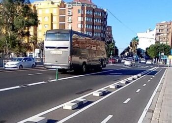 El Puente del Ángel Custodio estrena carril exclusivo para EMT y taxi en ambos sentidos