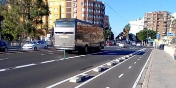El Puente del Ángel Custodio estrena carril exclusivo para EMT y taxi en ambos sentidos