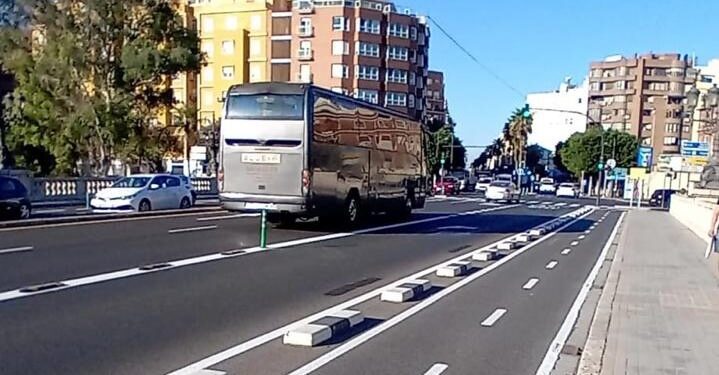 El Puente del Ángel Custodio estrena carril exclusivo para EMT y taxi en ambos sentidos