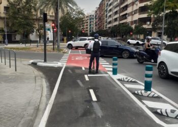 Entra en funcionamiento el primer tramo del nuevo carril bici de la avenida Archiduque Carlos, entre la avenida del Cid y la calle del Músico Ayllón