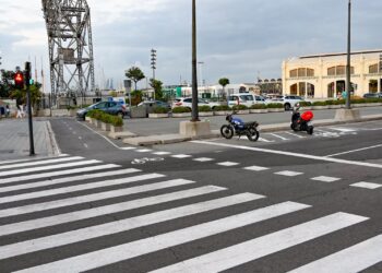 58 plazas de aparcamiento para coches junto a pasos de peatones se reconvierten a 137 plazas para motos