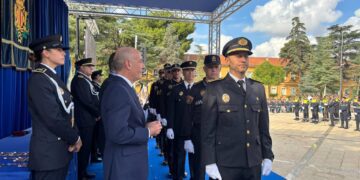 Valencia destina 72.000 euros a la renovación del vestuario de gala de la Policía Local