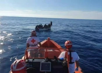 Rescatan una patera con 17 migrantes frente al cabo de la Nao, en Xàbia