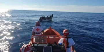 Rescatan una patera con 17 migrantes frente al cabo de la Nao, en Xàbia