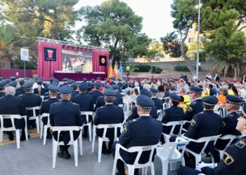 Torrent rinde homenaje a su Policía Local y a quienes ayudaron tras la DANA