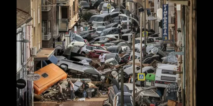 El fotoperiodista valenciano Biel Aliño gana un premio internacional por sus imágenes de la DANA