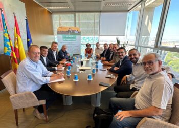 Martínez Mus se reúne con los alcaldes del Parque Natural del Túria y avanza la ejecución de cuatro puentes en Ribarroja y Vilamarchant para conectar las dos riberas del río