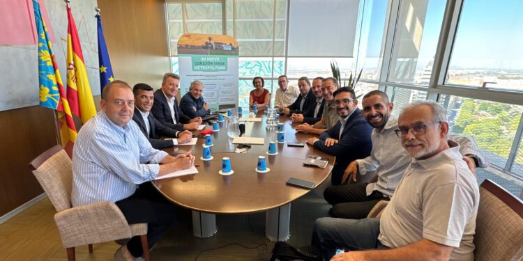 Martínez Mus se reúne con los alcaldes del Parque Natural del Túria 1 Martínez Mus se reúne con los alcaldes del Parque Natural del Túria y avanza la ejecución de cuatro puentes en Ribarroja y Vilamarchant para conectar las dos riberas del río