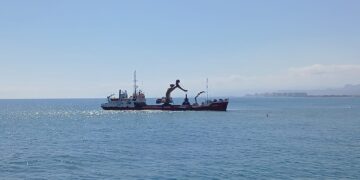 La Generalitat inicia el dragado del puerto de Cullera para retirar los sedimentos de las riadas