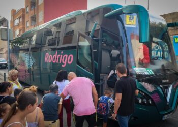 El ayuntamiento de Torrent garantiza el inicio seguro del curso escolar en el CEIP Juan XXIII con transporte especial de autobuses 1 El ayuntamiento de Torrent garantiza el inicio seguro del curso escolar en el CEIP Juan XXIII con transporte especial de autobuses