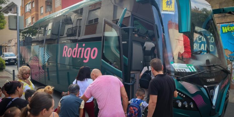 El ayuntamiento de Torrent garantiza el inicio seguro del curso escolar en el CEIP Juan XXIII con transporte especial de autobuses 1 El ayuntamiento de Torrent garantiza el inicio seguro del curso escolar en el CEIP Juan XXIII con transporte especial de autobuses