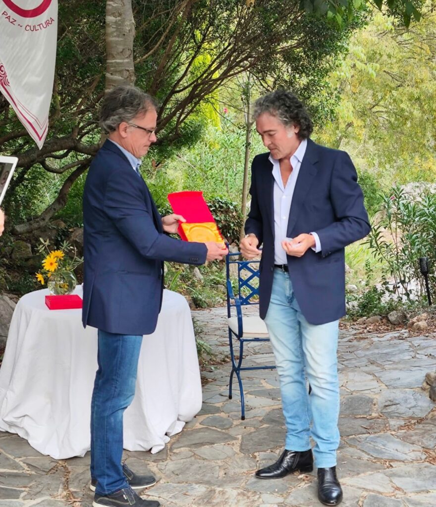 Antonio Camaró, artista internacional, y el Doctor en Educación Pedro Adalid, galardonados con el prestigioso Premio Internacional Nicolás Roerich 6 5194c2a7 8107 4569 8a8b fa980bce156a