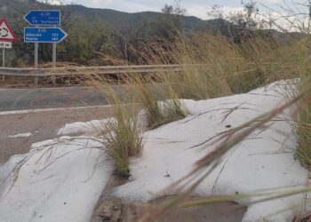 Fuertes tormentas descargan granizo en la Costera y la Safor y dejan hasta 30 litros por metro cuadrado en minutos