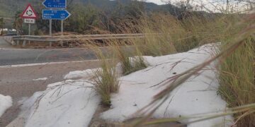 Fuertes tormentas descargan granizo en la Costera y la Safor y dejan hasta 30 litros por metro cuadrado en minutos