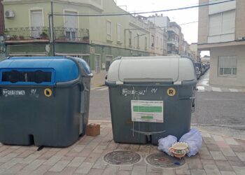 El PSOE de Sueca denuncia la suciedad en las calles junto al Concurso de Paellas y acusa al alcalde de dejadez 1 El PSOE de Sueca denuncia la suciedad en las calles junto al Concurso de Paellas y acusa al alcalde de dejadez