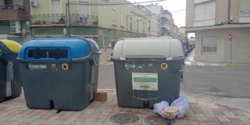 El PSOE de Sueca denuncia la suciedad en las calles junto al Concurso de Paellas y acusa al alcalde de dejadez