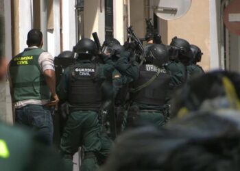 La Guardia Civil mantiene la búsqueda del autor del tiroteo de Alfafar mientras su acompañante permanece detenido