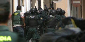 La Guardia Civil mantiene la búsqueda del autor del tiroteo de Alfafar mientras su acompañante permanece detenido