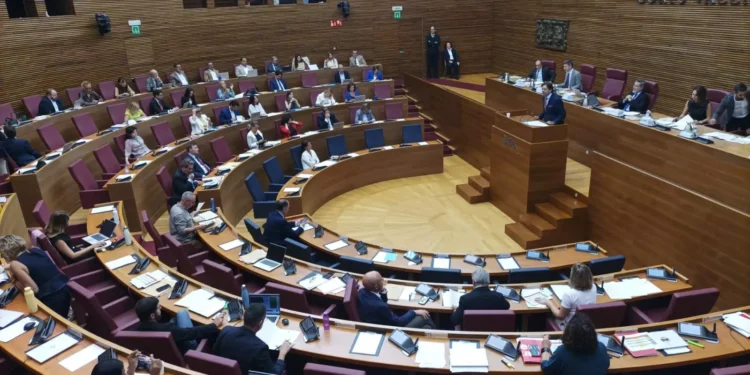 Bronca de inicio en Les Corts: sin minuto de silencio por Gaza y denuncia socialista por el veto a debatir el aforamiento de Mazón 1 Bronca de inicio en Les Corts: sin minuto de silencio por Gaza y denuncia socialista por el veto a debatir el aforamiento de Mazón