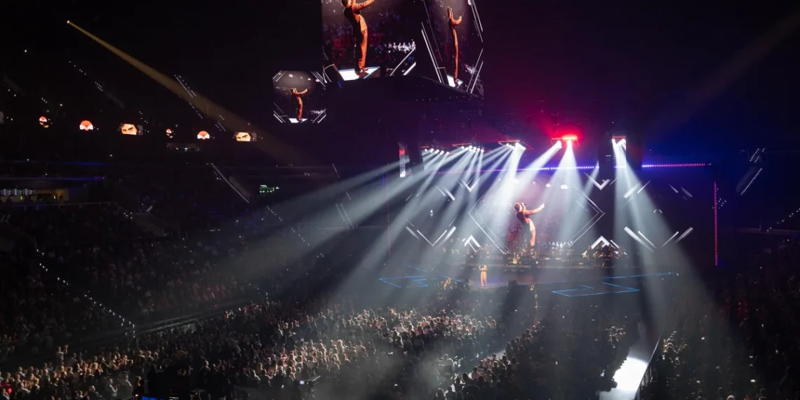 Valencia se rinde ante el Coloso Multiusos de Juan Roig en el mejor homenaje a Nino Bravo 1 Valencia se rinde ante el Coloso Multiusos de Juan Roig en el mejor homenaje a Nino Bravo