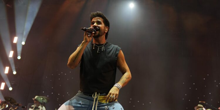 Camilo celebra sus grandes éxitos en su debut en el Roig Arena 1 Camilo celebra sus grandes éxitos en su debut en el Roig Arena