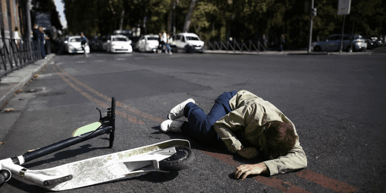 Muere un hombre de 40 años tras caer de su patinete eléctrico en Vinaròs