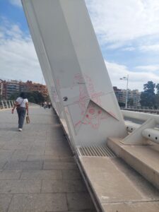 El Puente de la Exposición, lienzo del vandalismo