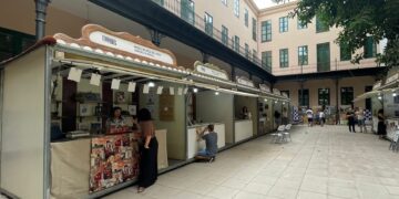 La feria 'Etnopobles' de la Diputació de Valéncia en el Centre Cultural La Beneficència