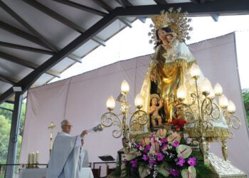 La imagen peregrina de la Virgen de los Desamparados visita Náquera