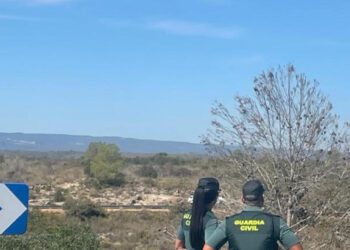 Rescate en Tous: la Guardia Civil salva a dos personas tras caer por un barranco de 50 metros