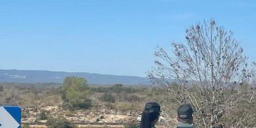 Rescate en Tous: la Guardia Civil salva a dos personas tras caer por un barranco de 50 metros