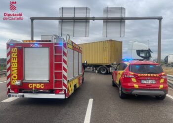 Un accidente de tráfico en la A-7 en Nules entre un camión y un turismo deja un fallecido