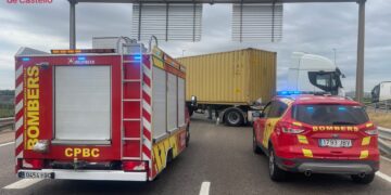 Un accidente de tráfico en la A-7 en Nules entre un camión y un turismo deja un fallecido