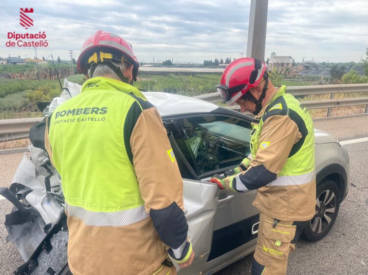 Un accidente de tráfico en la A-7 en Nules entre un camión y un turismo deja un fallecido
