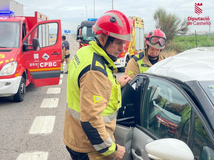 Un accidente de tráfico en la A-7 en Nules entre un camión y un turismo deja un fallecido