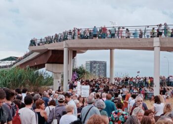 5.000 personas se reúnen en la nueva protesta contra Mazón