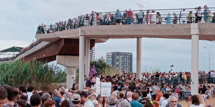 5.000 personas se reúnen en la nueva protesta contra Mazón 1 5.000 personas se reúnen en la nueva protesta contra Mazón