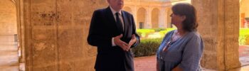 Chimo Puig se reúne con la AVL el mismo día que el Gobierno desprecia al valenciano