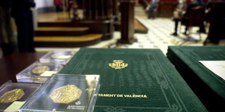 Joaquín Prat, el maestro Serrano y Claudio Gómez Perretta, entre los nombres ilustres que recibirán los Honores y Distinciones del 9 d’Octubre 1 Joaquín Prat, el maestro Serrano y Claudio Gómez Perretta, entre los nombres ilustres que recibirán los Honores y Distinciones del 9 d’Octubre