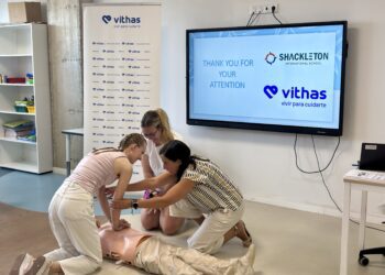 El Hospital Vithas Valencia 9 de Octubre imparte  talleres de RCP a 200 profesores del colegio  Shackleton mediante su programa 'Vithas Aula Salud Colegios' 1 El Hospital Vithas Valencia 9 de Octubre imparte  talleres de RCP a 200 profesores del colegio  Shackleton mediante su programa 'Vithas Aula Salud Colegios'