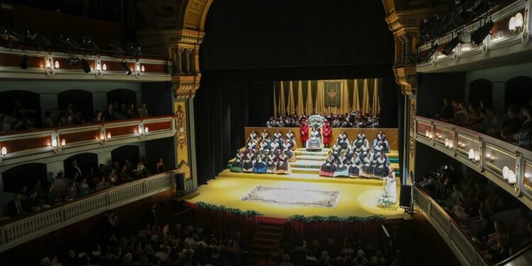 Clara Sanz Sobrino es proclamada como Reina de las Fiestas de Castellón