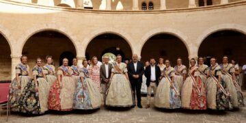 Mallorca da la bienvenida a la representación Valenciana más fallera