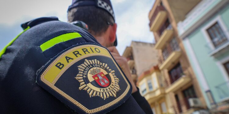 La Policía Local de Barrio de Torrent detiene de un presunto implicado en varios hurtos continuados