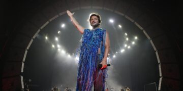 Manuel Carrasco repasa toda su discografía en Roig Arena con su gira más “salvaje”