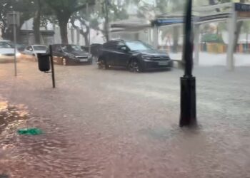 La lluvia se ceba en La Safor que llevan hoy más de 200 litros por metro cuadrado y sigue lloviendo