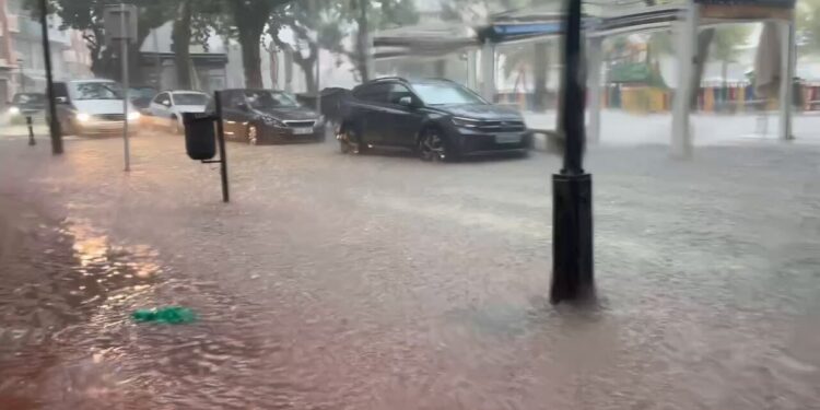 La lluvia se ceba en La Safor que llevan hoy más de 200 litros por metro cuadrado y sigue lloviendo