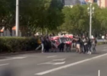 Nuevas protestas pro palestinas en Valladolid tensan la Vuelta y obligan a reducir el recorrido de la etapa 6 Nuevas protestas pro palestinas en Valladolid tensan la Vuelta