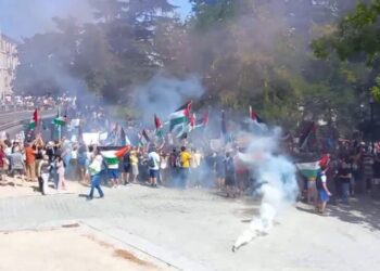 Suspendida la etapa final de la Vuelta Ciclista: protestas, cargas policiales y bochorno internacional 4 Suspendida la etapa final de la Vuelta Ciclista: protestas, cargas policiales y bochorno internacional
