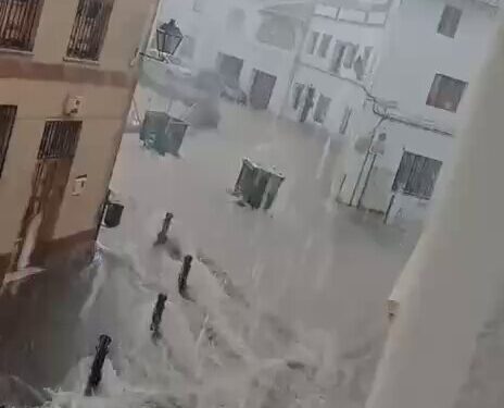 Las calles de Oliva transformadas en ríos