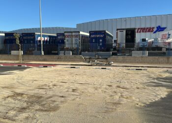 Cierre de la Calle Perelló en Mas del Juge (Torrent) por un vertido de combustible